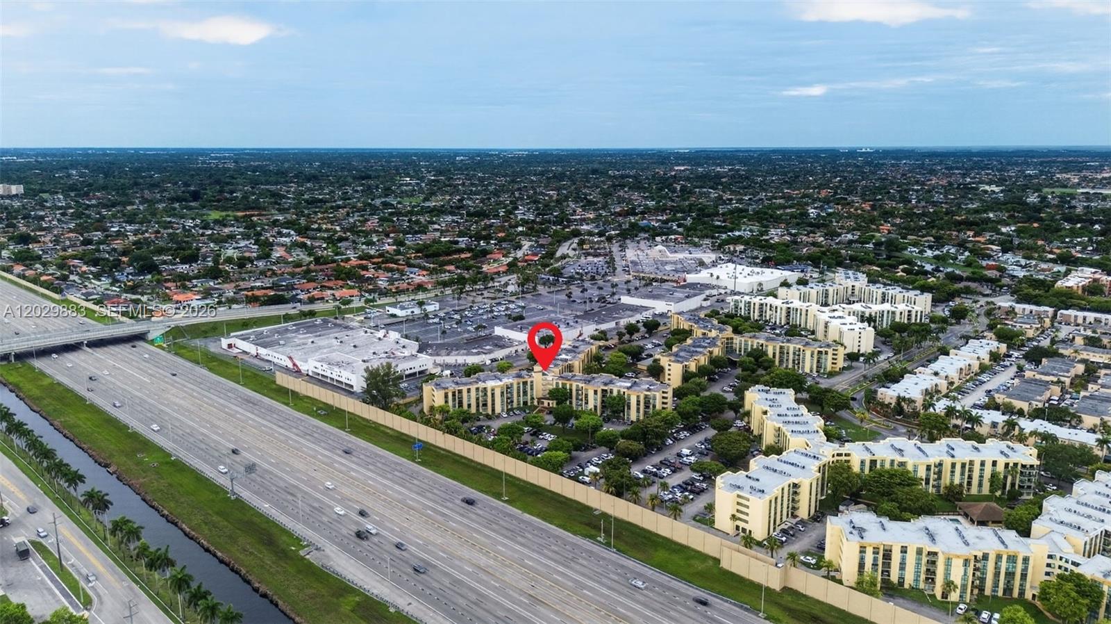 INTERNATIONAL PARK CONDO - Residential