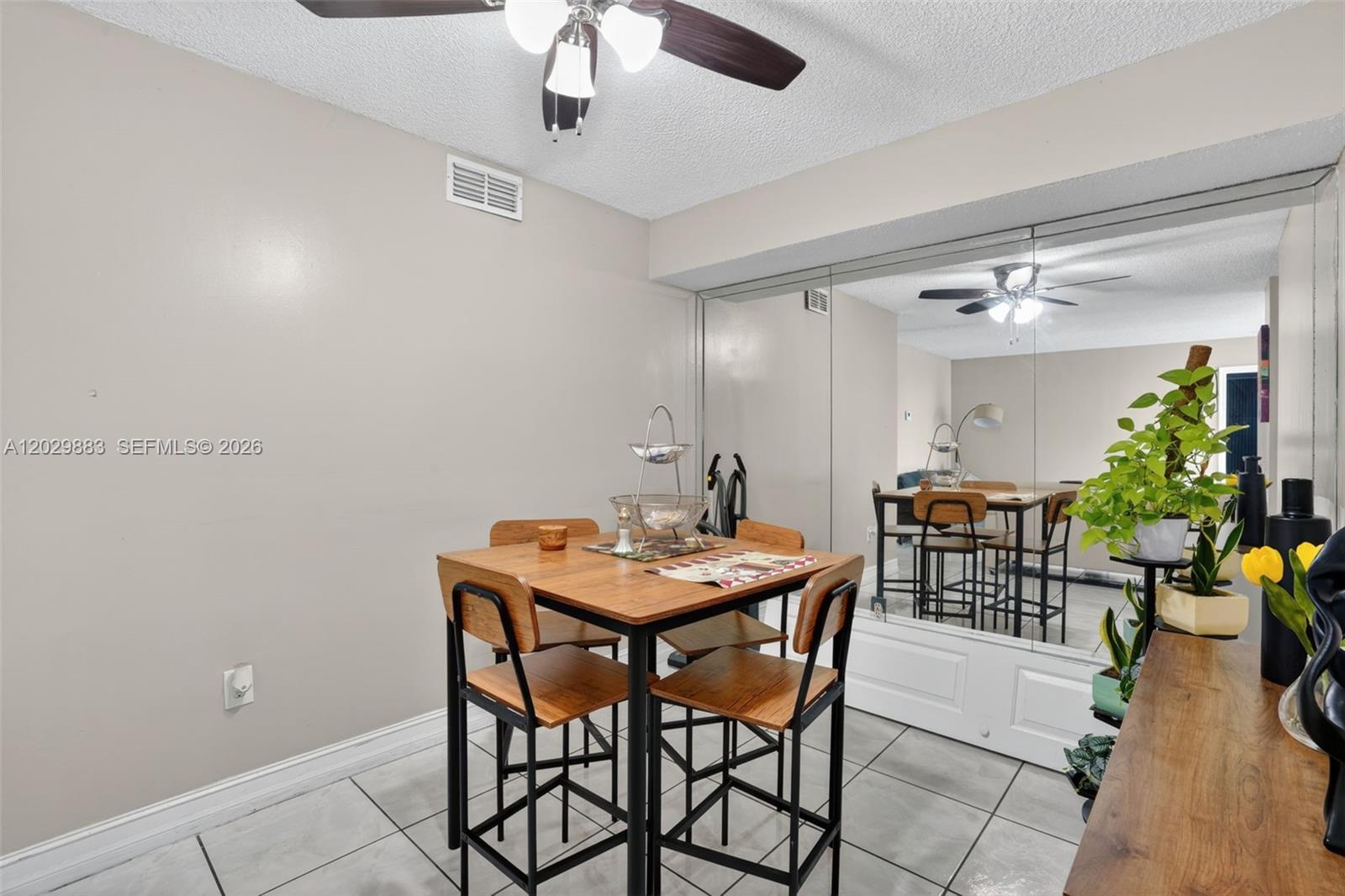 INTERNATIONAL PARK CONDO - Residential