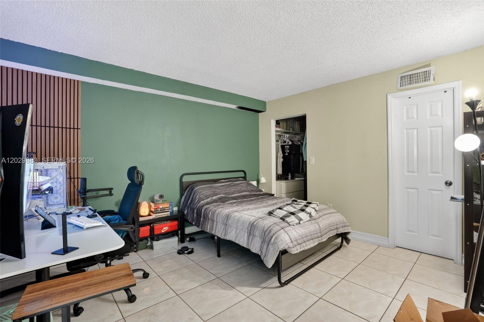 INTERNATIONAL PARK CONDO - Residential