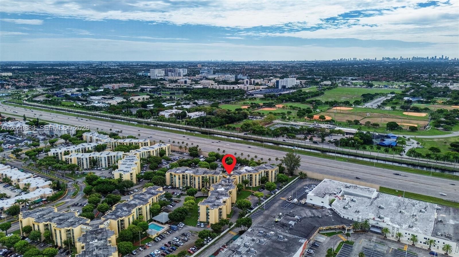 INTERNATIONAL PARK CONDO - Residential