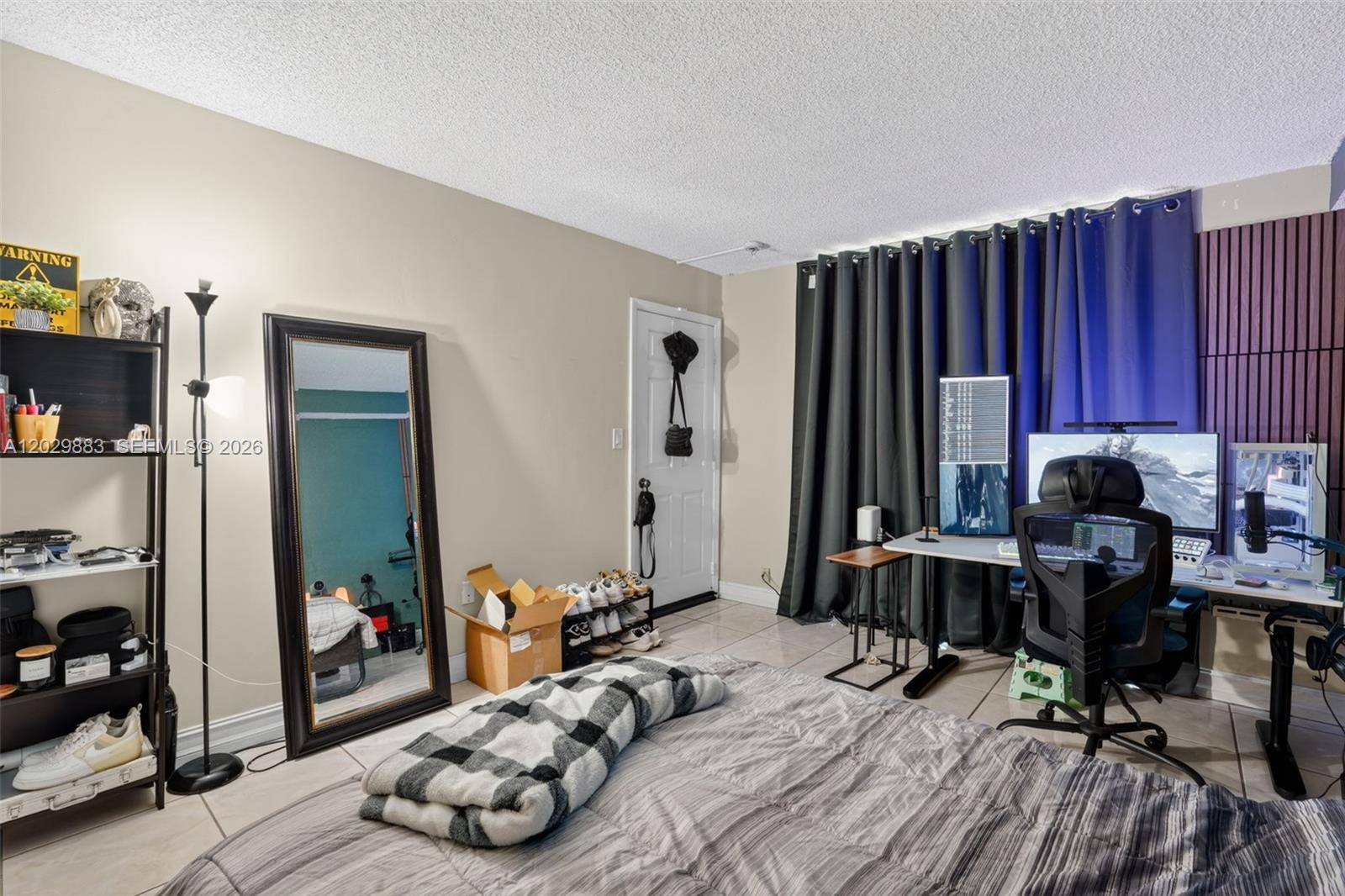 INTERNATIONAL PARK CONDO - Residential