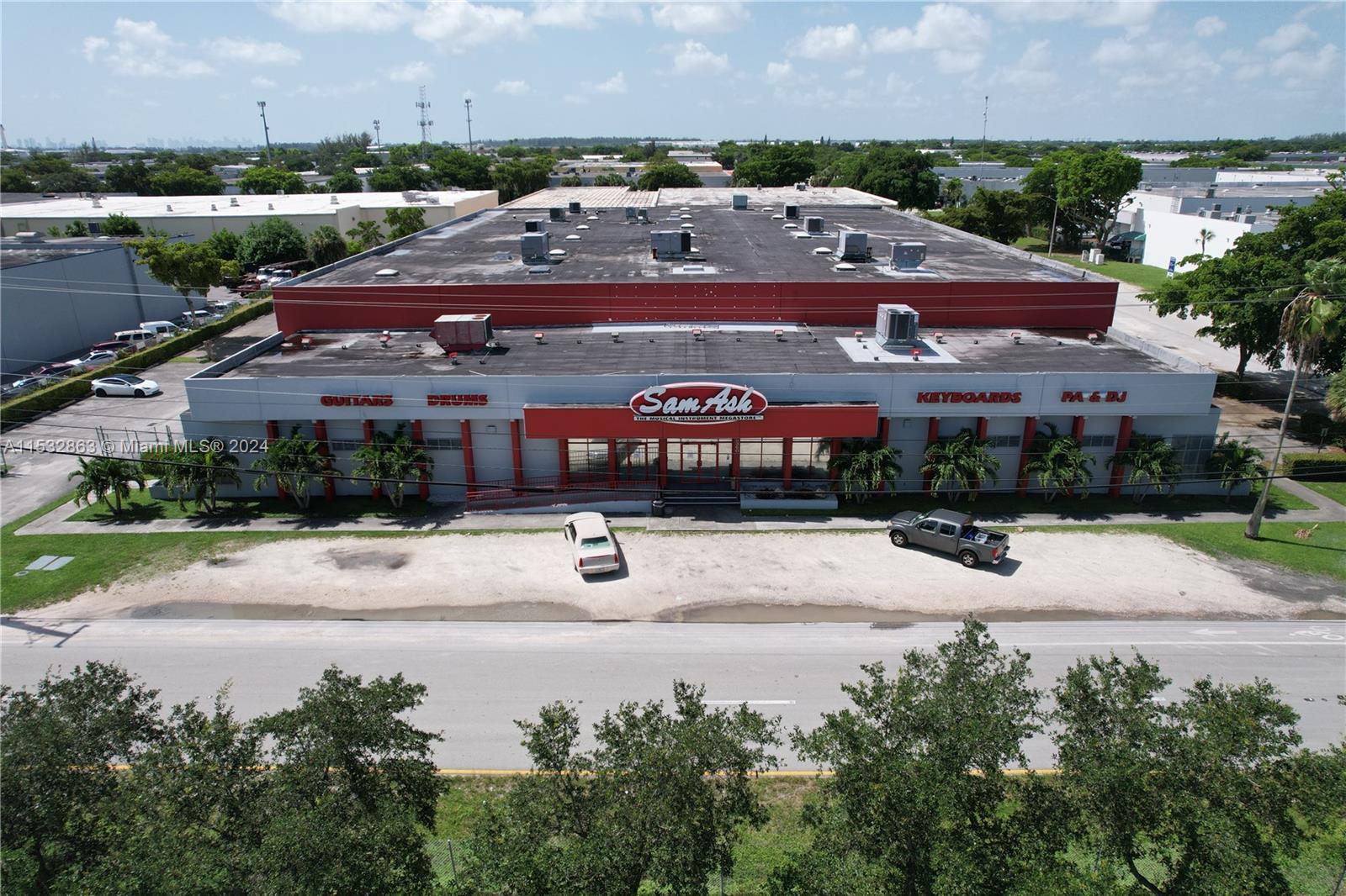 Vivo Real Estate Group and Industrial Group Realty are proud to present an opportunity to purchase the iconic Sam Ash building fronting the Palmetto Expressway. Available now for the first time in over 45 years. The Sam Ash Building offers direct Palmetto Expressway Frontage with an average daily traffic count of ±150,000 vehicles. The property features ±43,000 SF of warehouse/ showroom situated on ±95,747 SF lot with 100 parking spaces. It is fully air-conditioned with a 24’ to 26’ ceiling height, 5 docks, and 1 ramp.