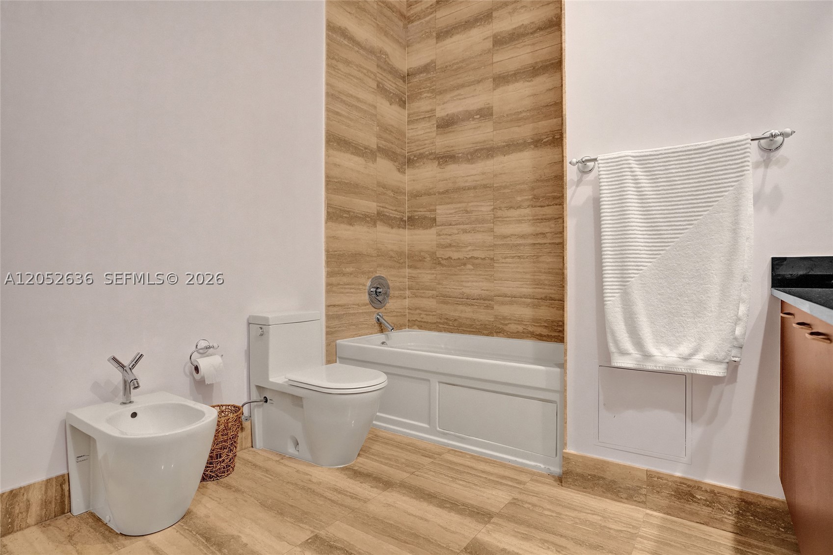TDR TOWER I CONDO - Residential Lease