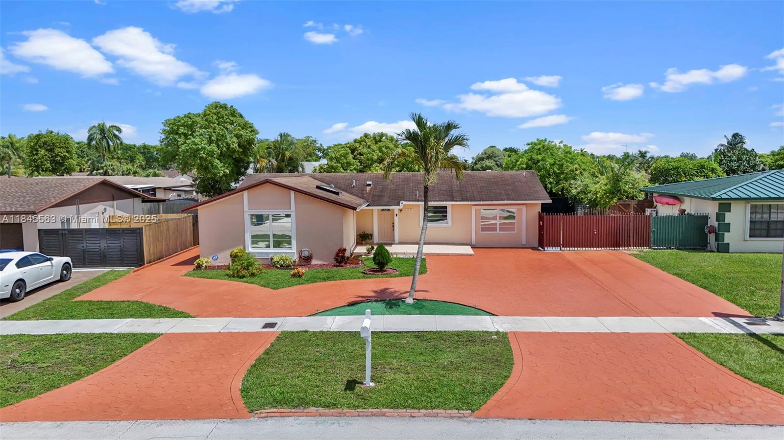 Splendid  home. Consists of main house 3 bedrooms/2 baths, plus 1 bedroom/1 bath studio w/kitchen. Ideal for large family with space to park a boat or an RV. This home is near Winston Park K-8school, parks and many shopping amenities. Washer/dryer located in exterior laundry room. Winston Park community pool, clubhouse for events and more. Come home to Winston Park and live well!