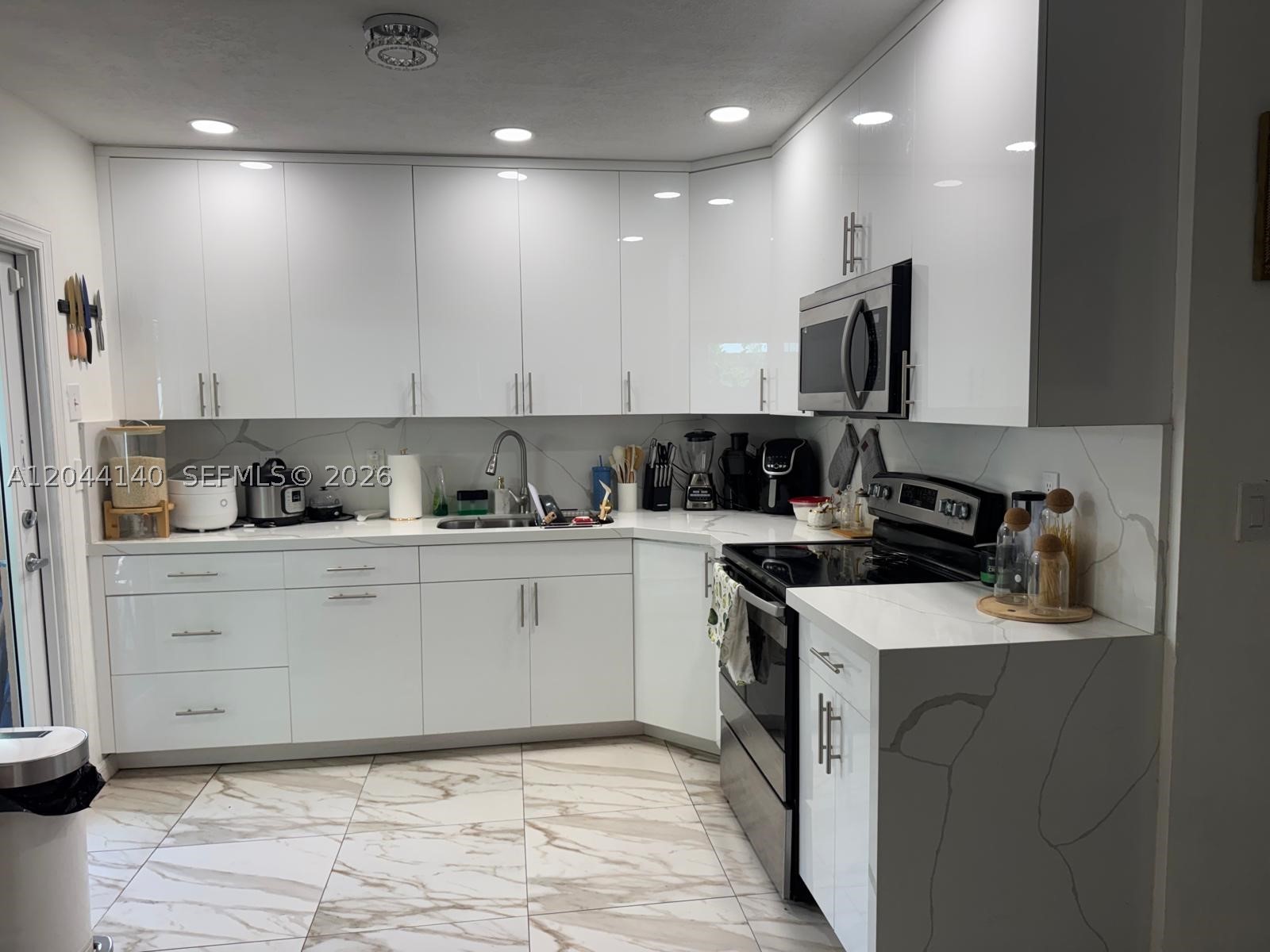 HOLLYWOOD BEACH GARDENS - Residential