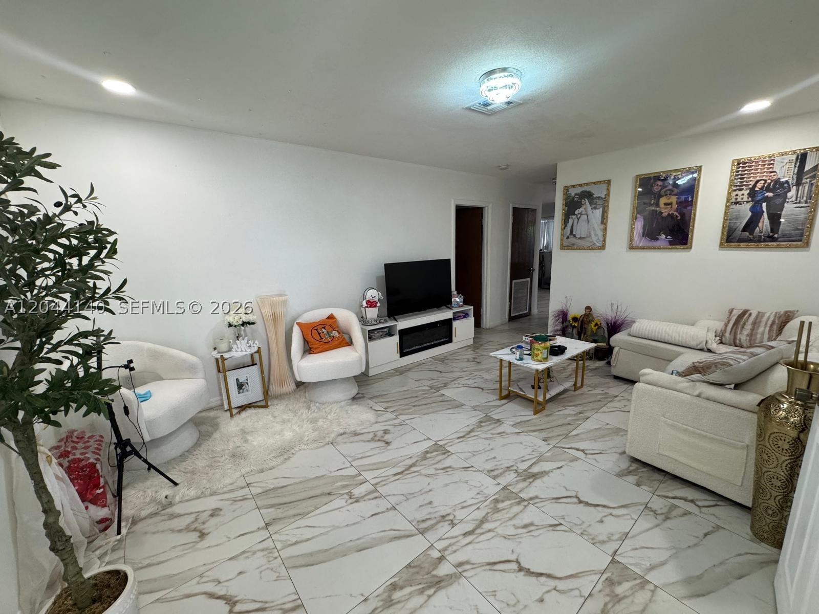 HOLLYWOOD BEACH GARDENS - Residential