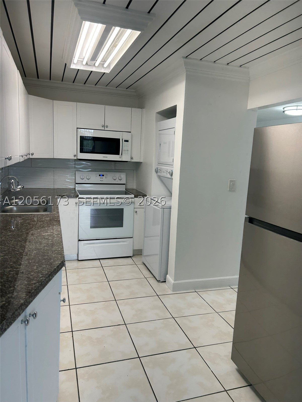 SAMARI LAKE EAST CONDO - Residential Lease