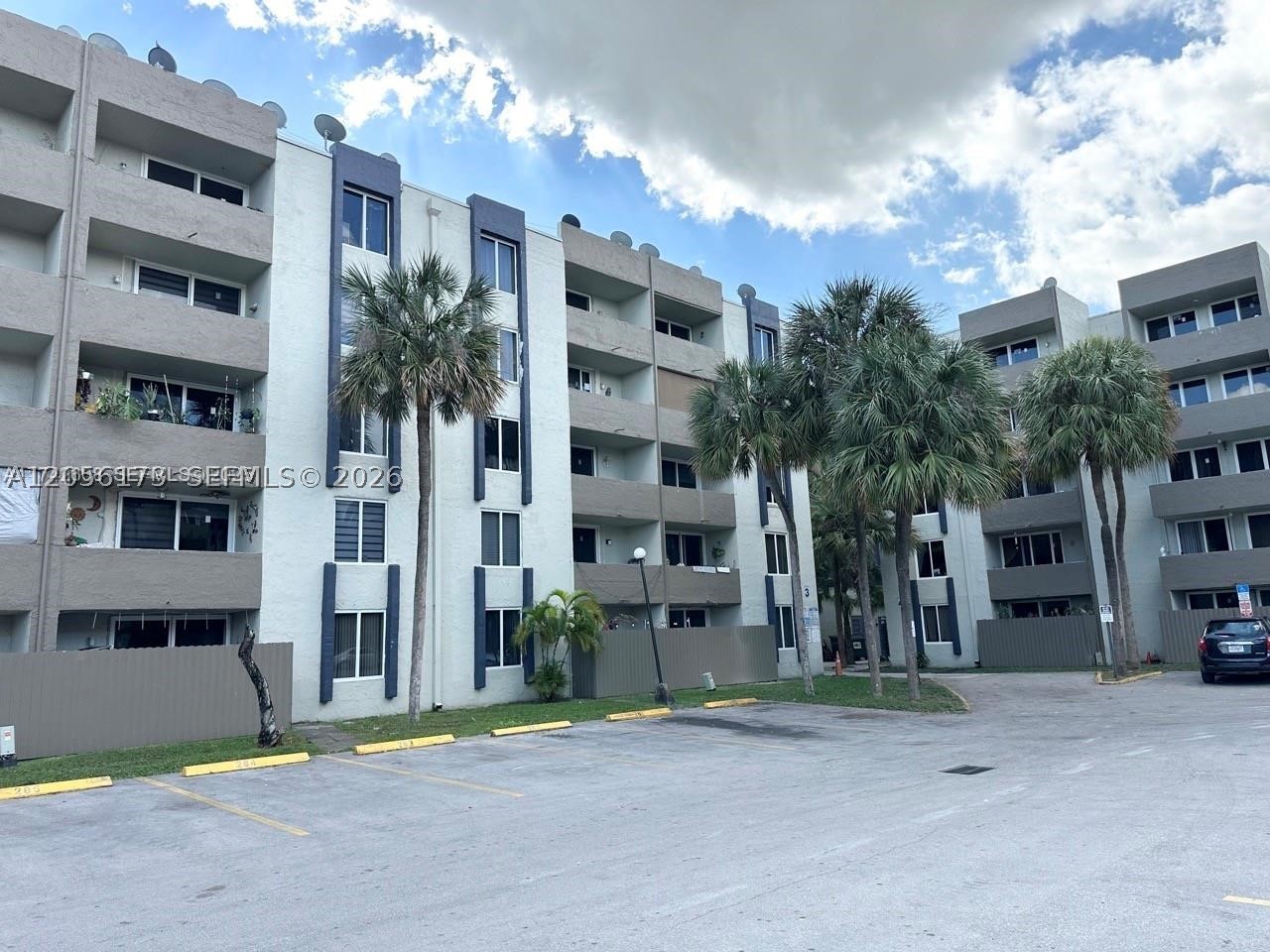 Updated comfortable and clean 2/2, new appliances, open kitchen, washer/dryer inside the unit, all tile floors, central location, close to schools and shops, close to 826 Palmetto HWY, Westland Mall, restaurants and more.  d. Management on site, gated complex, clubhouse, pool, security