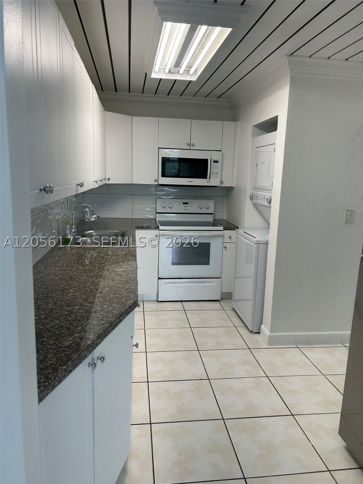 SAMARI LAKE EAST CONDO - Residential Lease