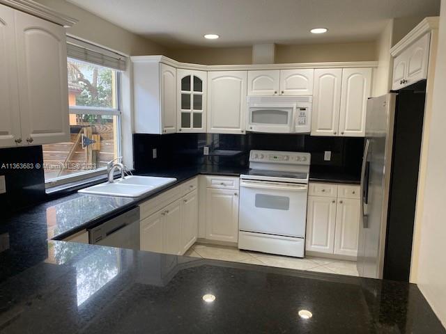 ARC GROVE CONDO - Residential Lease