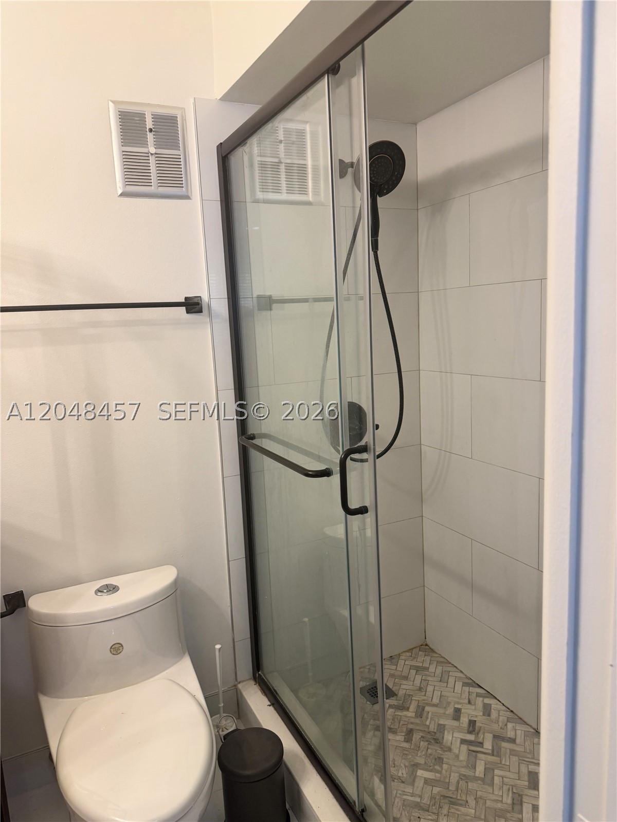 GREENGLADES CONDO13 - Residential Lease