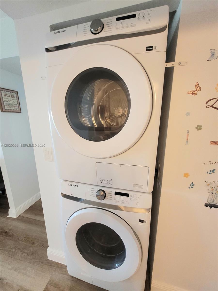 Fully updated   new AC  water heater, new floor, new light, all painted, updated kitchen and bathrooms