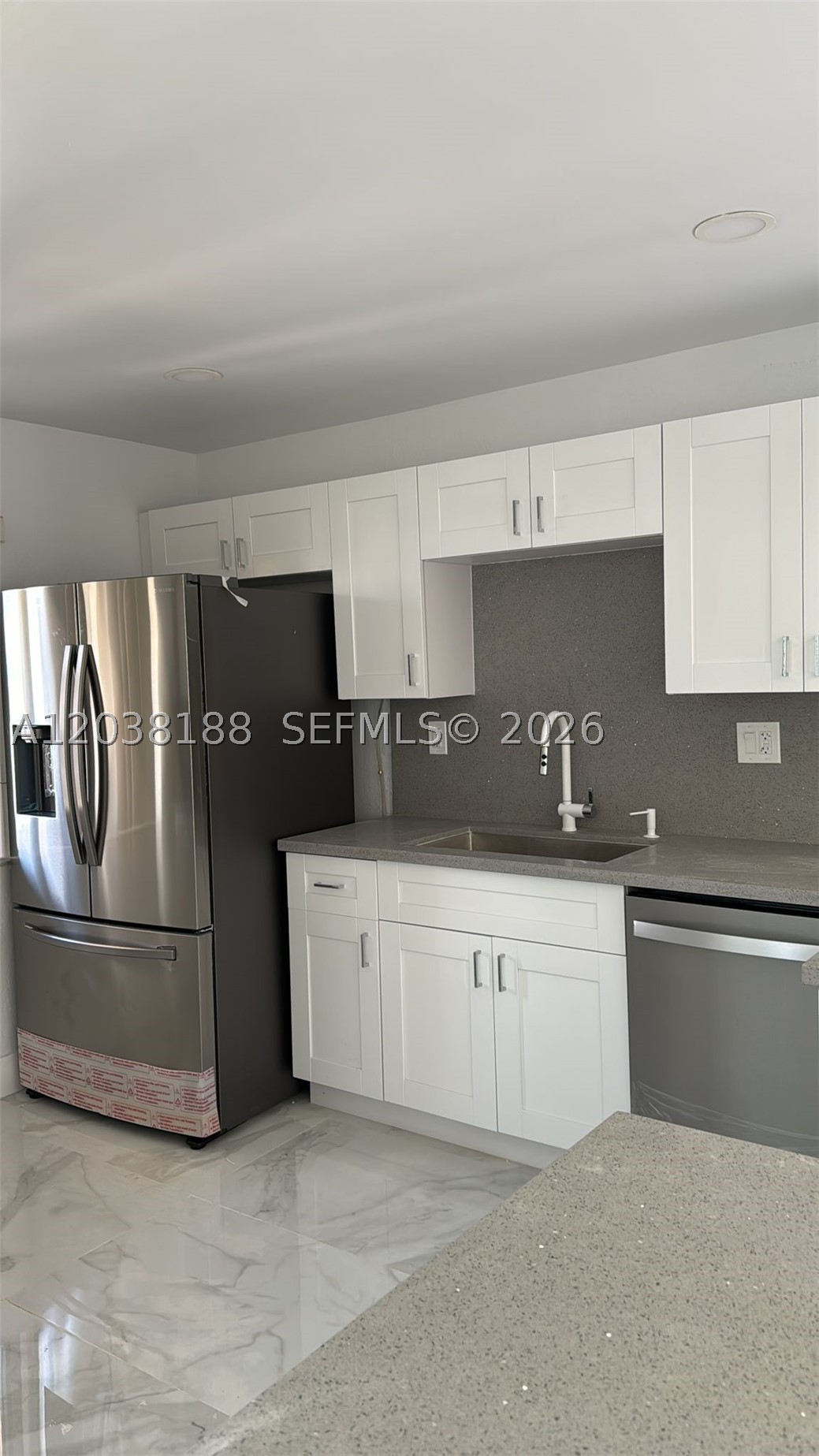 RACQUET CLUB APTS AT BONA - Residential
