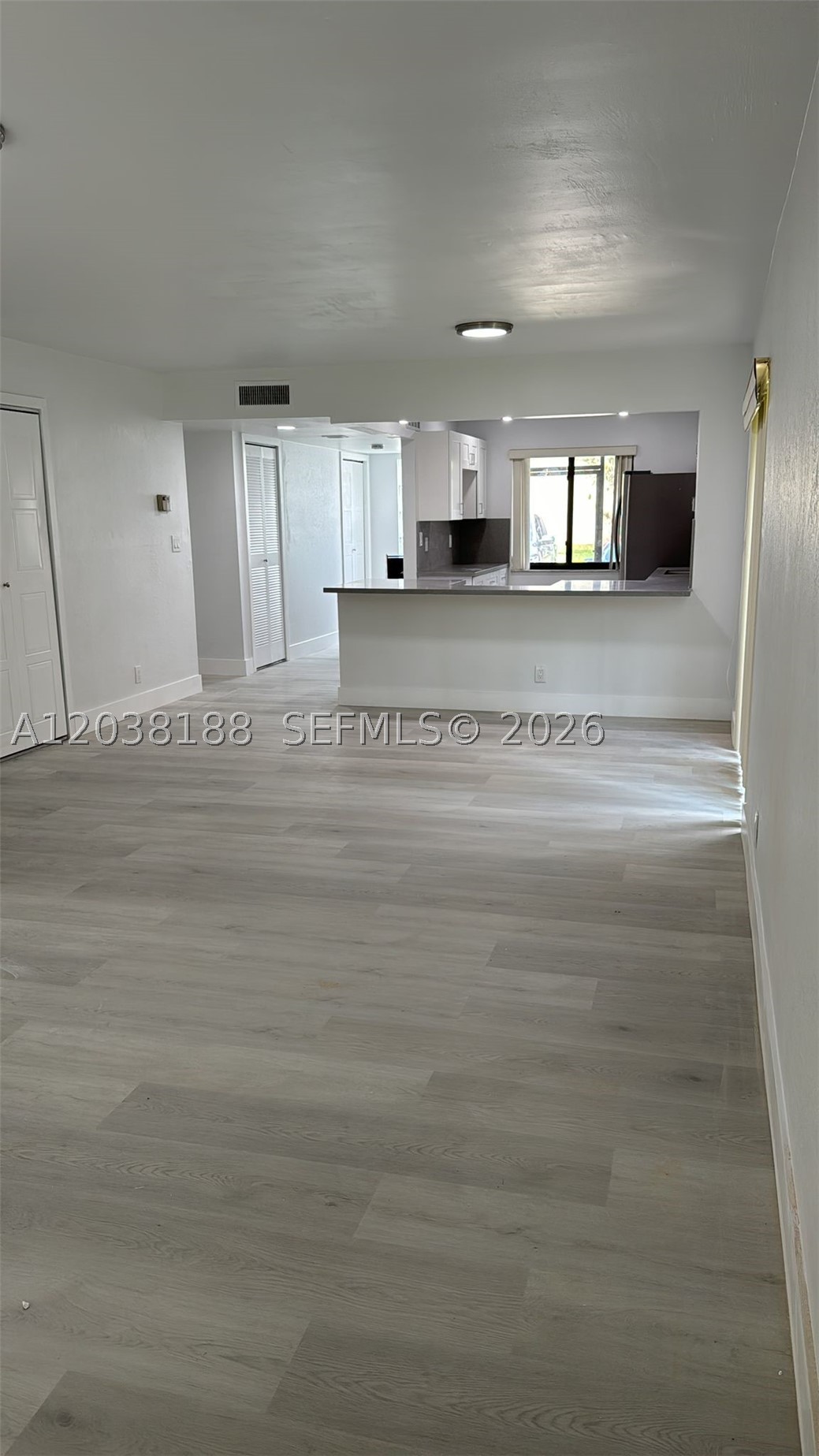 RACQUET CLUB APTS AT BONA - Residential