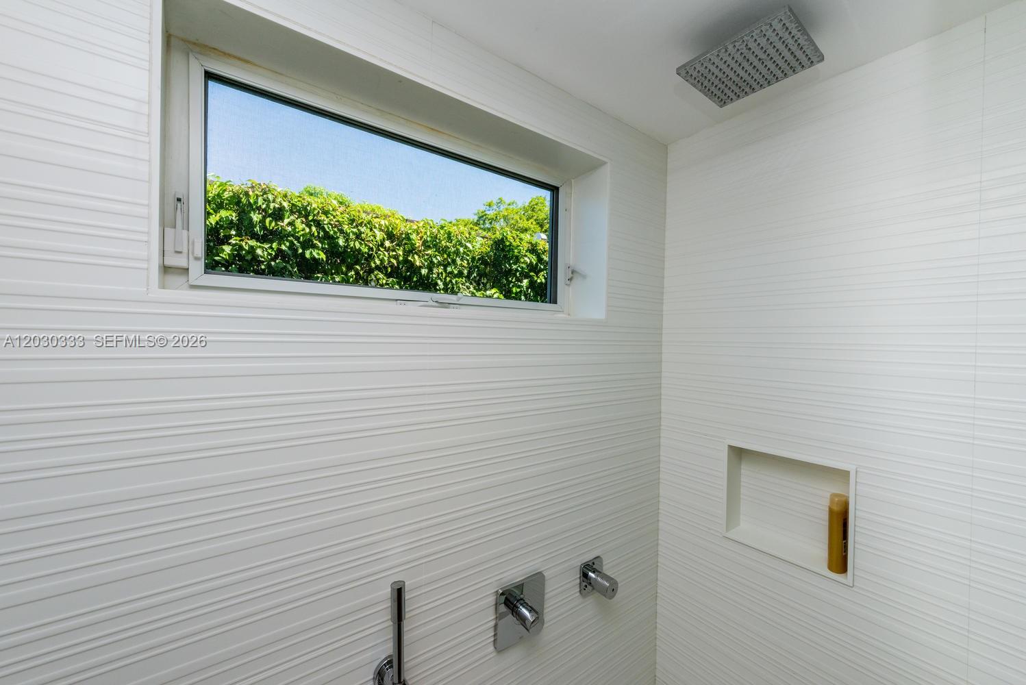 LAKE VIEW SUB - Residential Lease