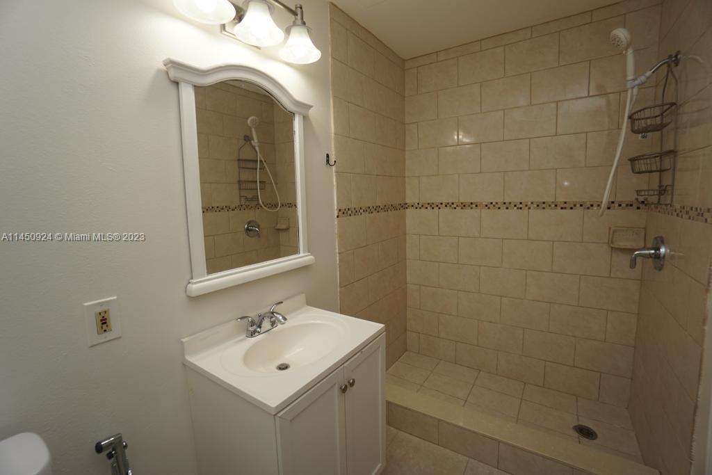 SAILBOAT POINTE CONDO - Residential