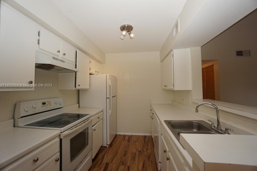 SAILBOAT POINTE CONDO - Residential