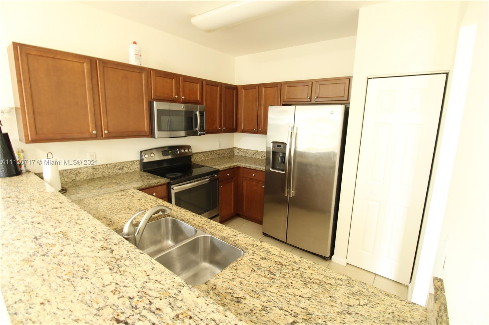 ST MAARTEN AT GRAND BAY C - Residential Lease