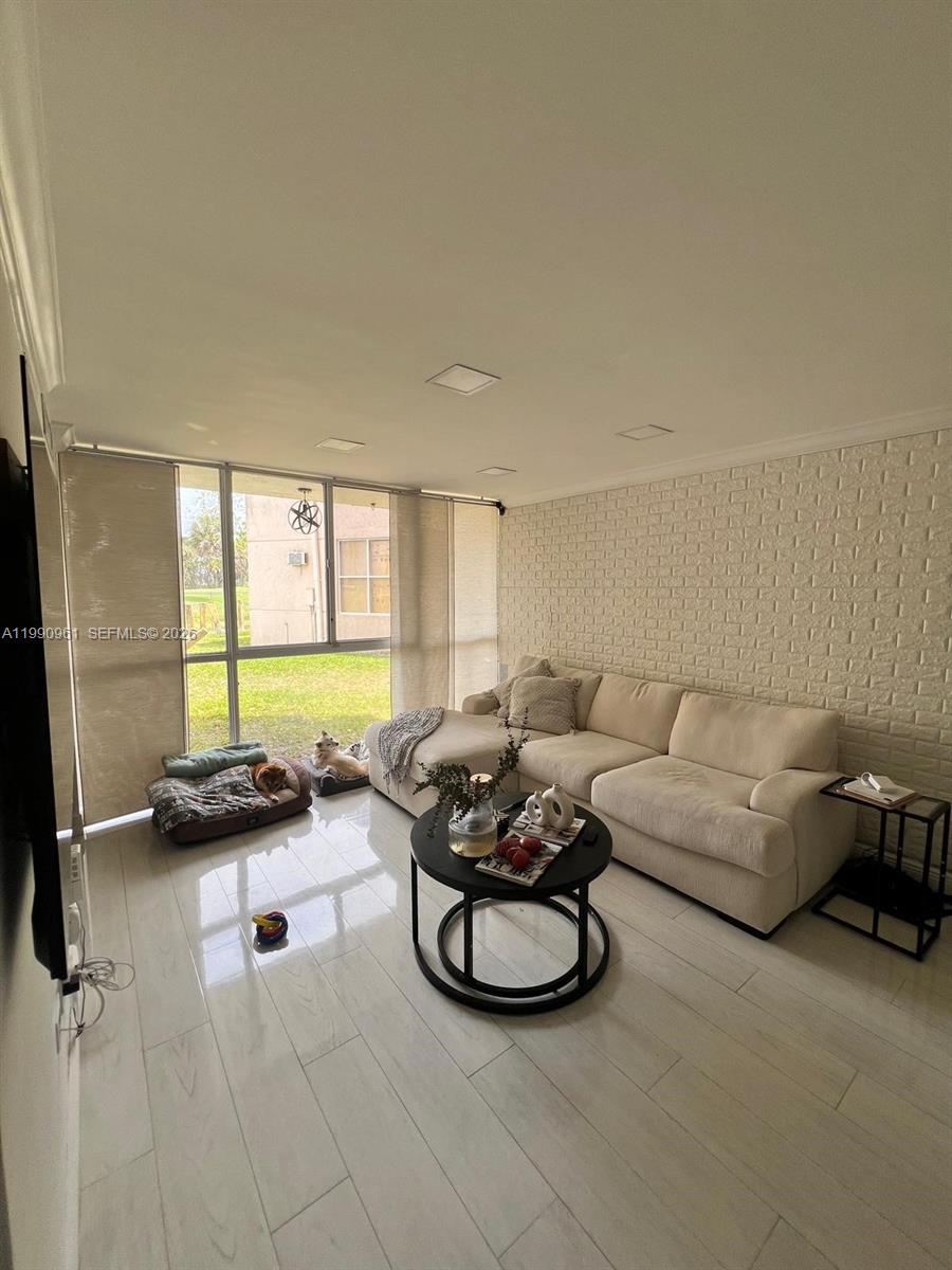 LAS BRISAS@ COUNTRY CLUB - Residential