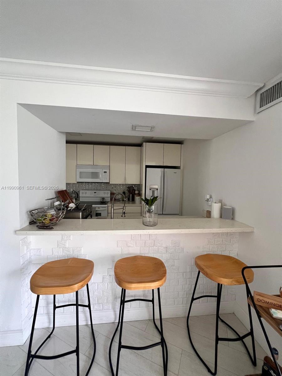 LAS BRISAS@ COUNTRY CLUB - Residential