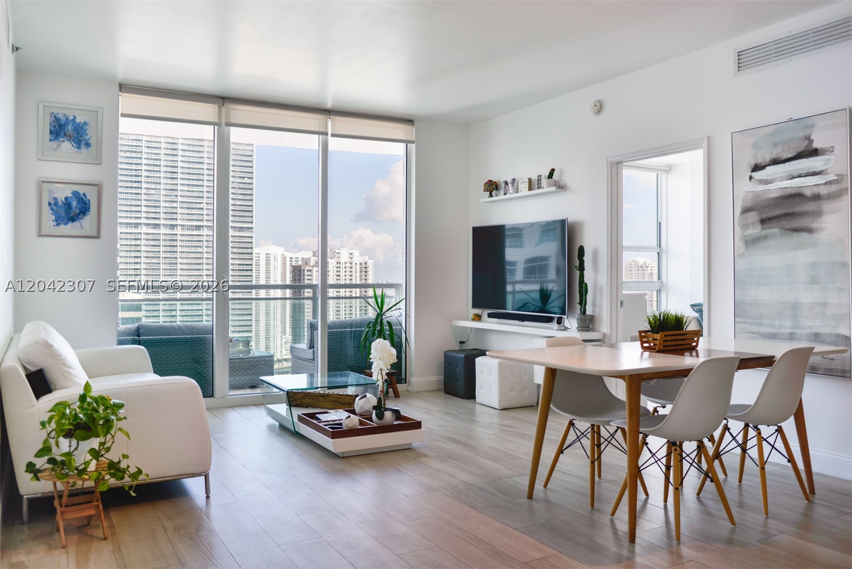 THE PLAZA 851 BRICKELL CO - Residential Lease