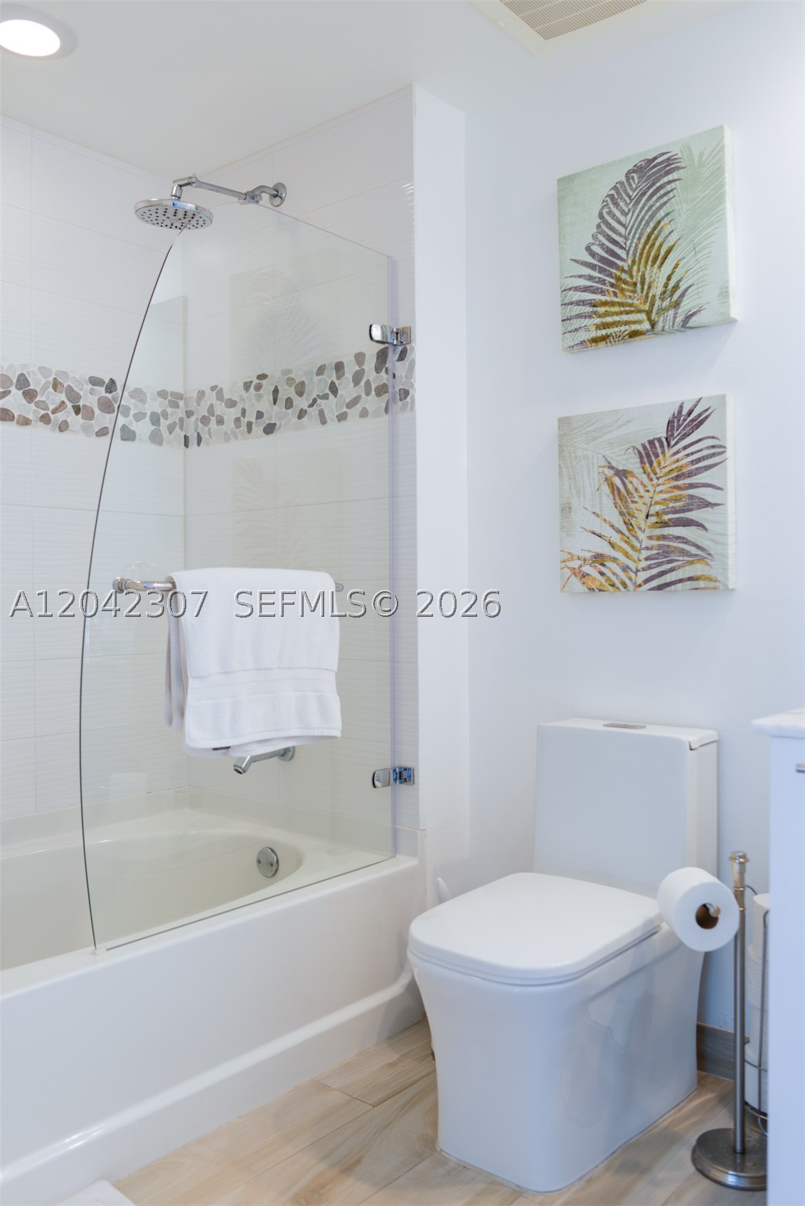 THE PLAZA 851 BRICKELL CO - Residential Lease