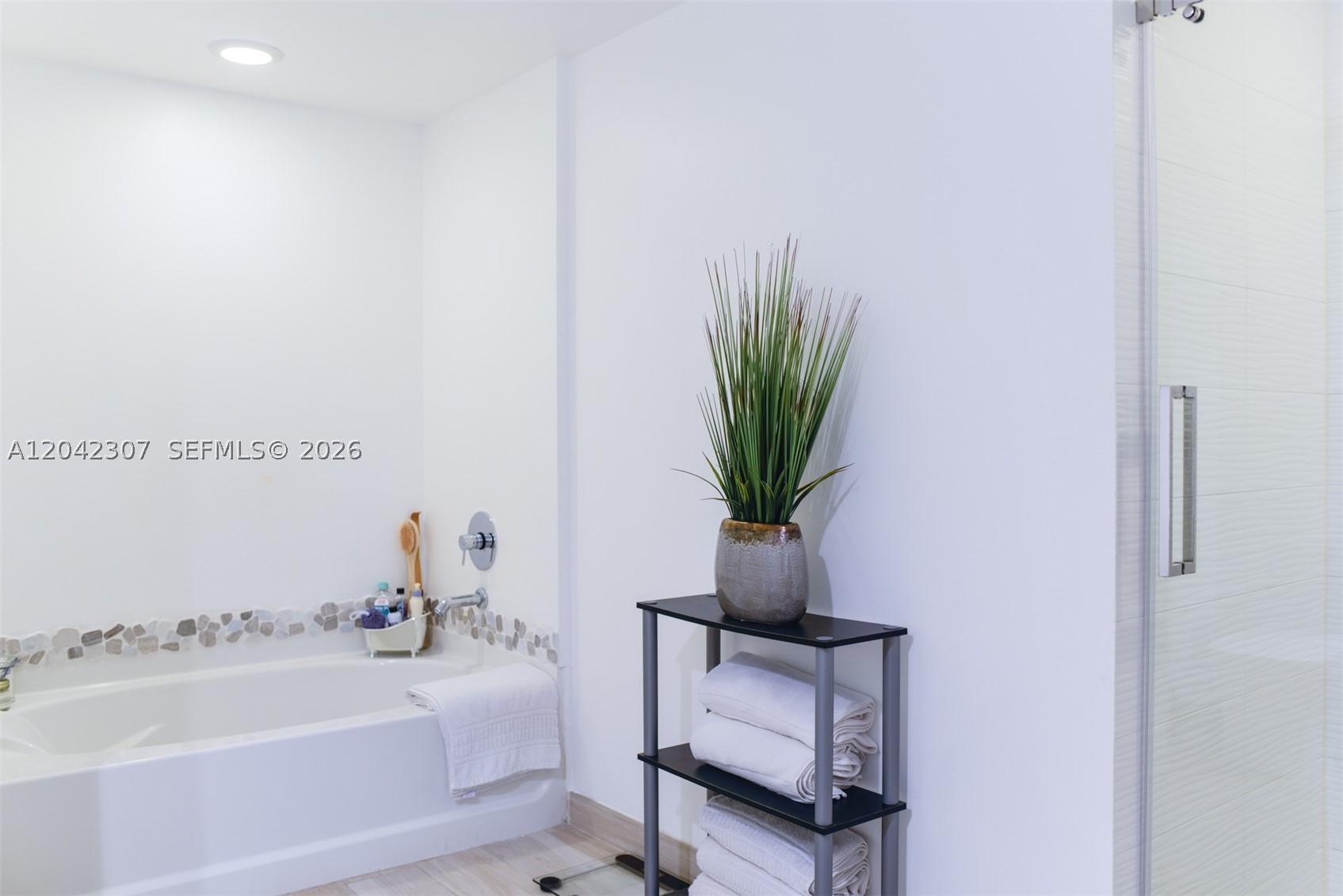 THE PLAZA 851 BRICKELL CO - Residential Lease