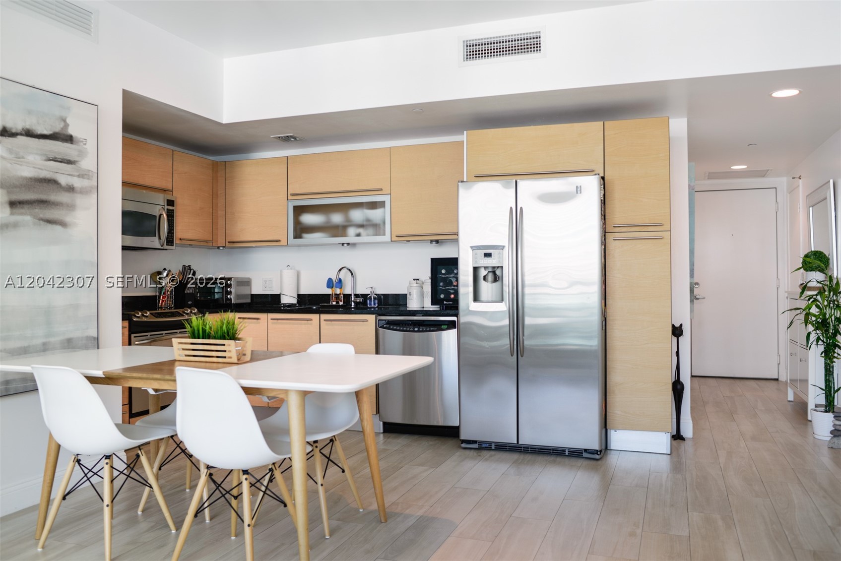 THE PLAZA 851 BRICKELL CO - Residential Lease