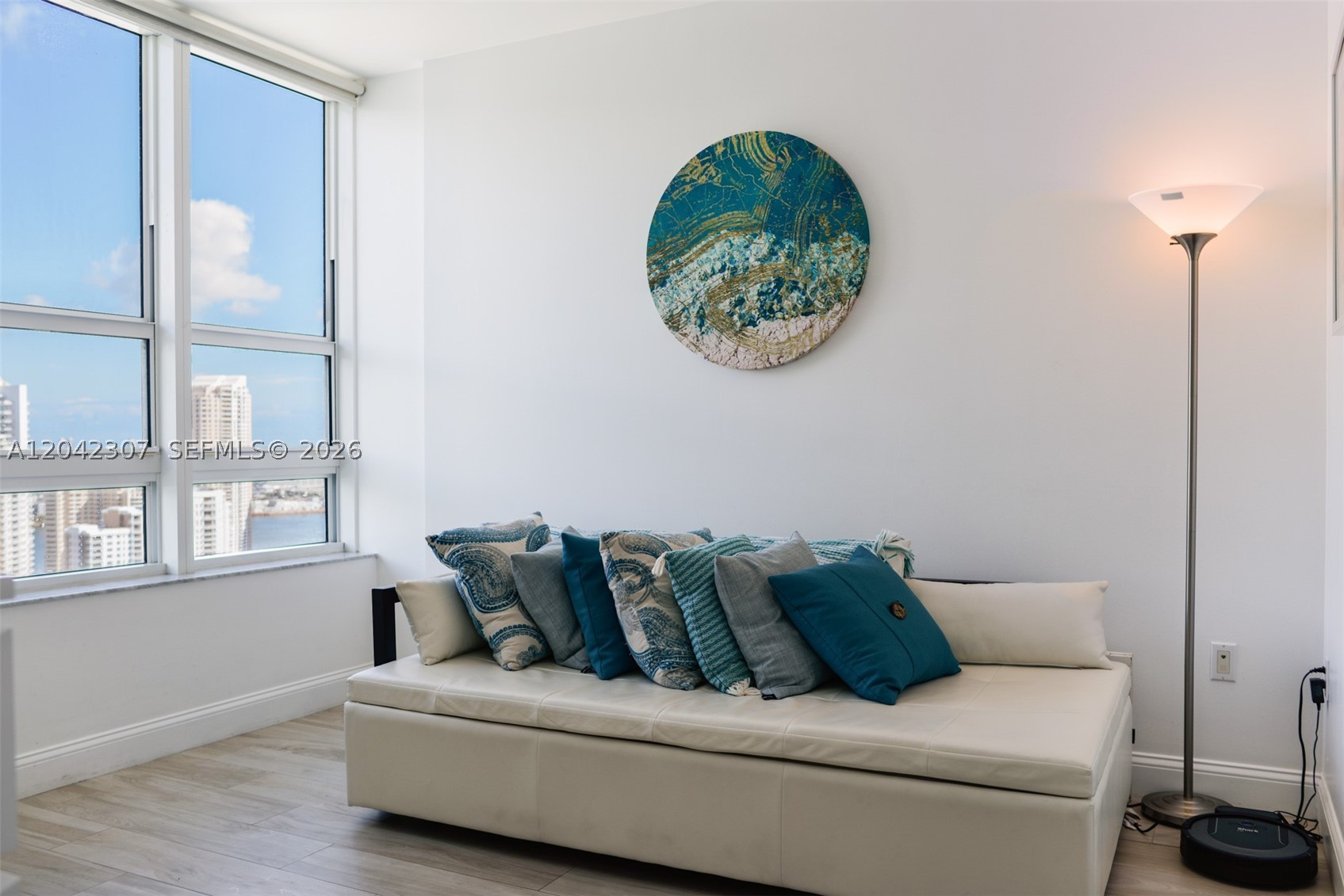 THE PLAZA 851 BRICKELL CO - Residential Lease