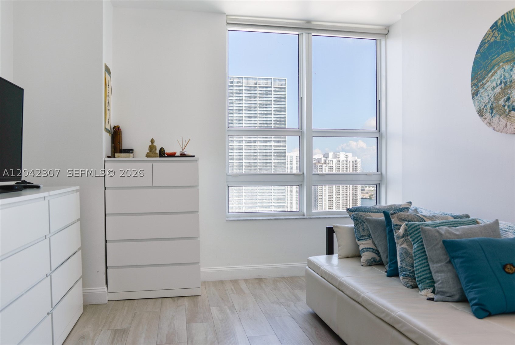 THE PLAZA 851 BRICKELL CO - Residential Lease