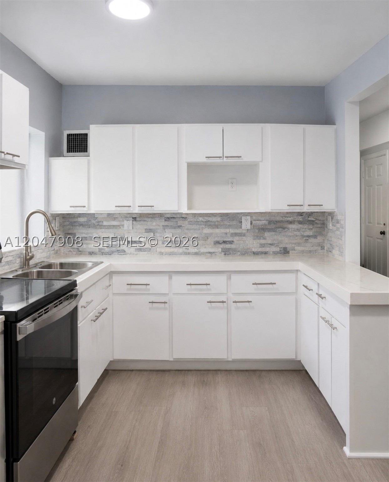 SHORES ESTATES - Residential Lease