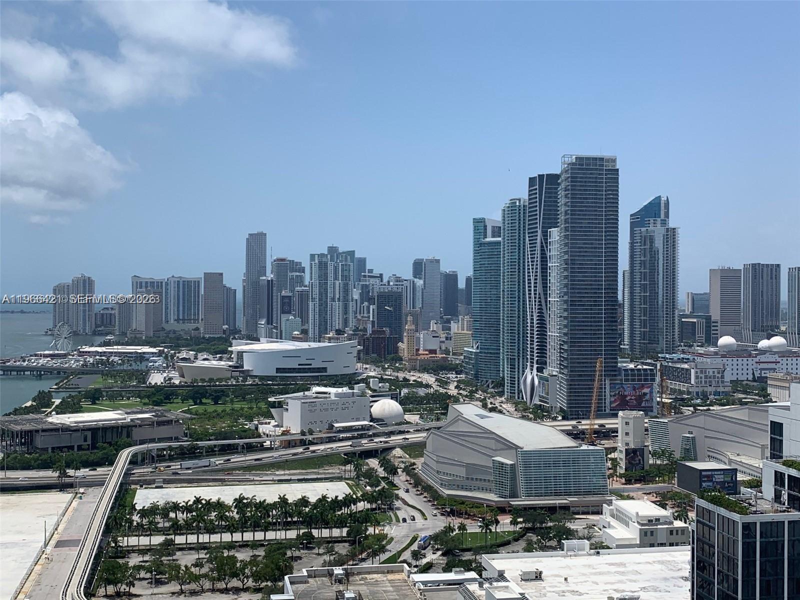 Studio with Beautiful city & bay views. ceramic floors throughout, stainless steel appliances & granite countertops.  Building offers 24hr security/concierge, pool, health club, whirlpool, spa, sauna, BBQ area, valet service and more. Spectacular bay front location with volleyball, basketball, tennis courts, jogging path and soccer field. Walking distance to Arsht Center, restaurants, hotels, shopping and major highways. Tennat occupied in March 2027