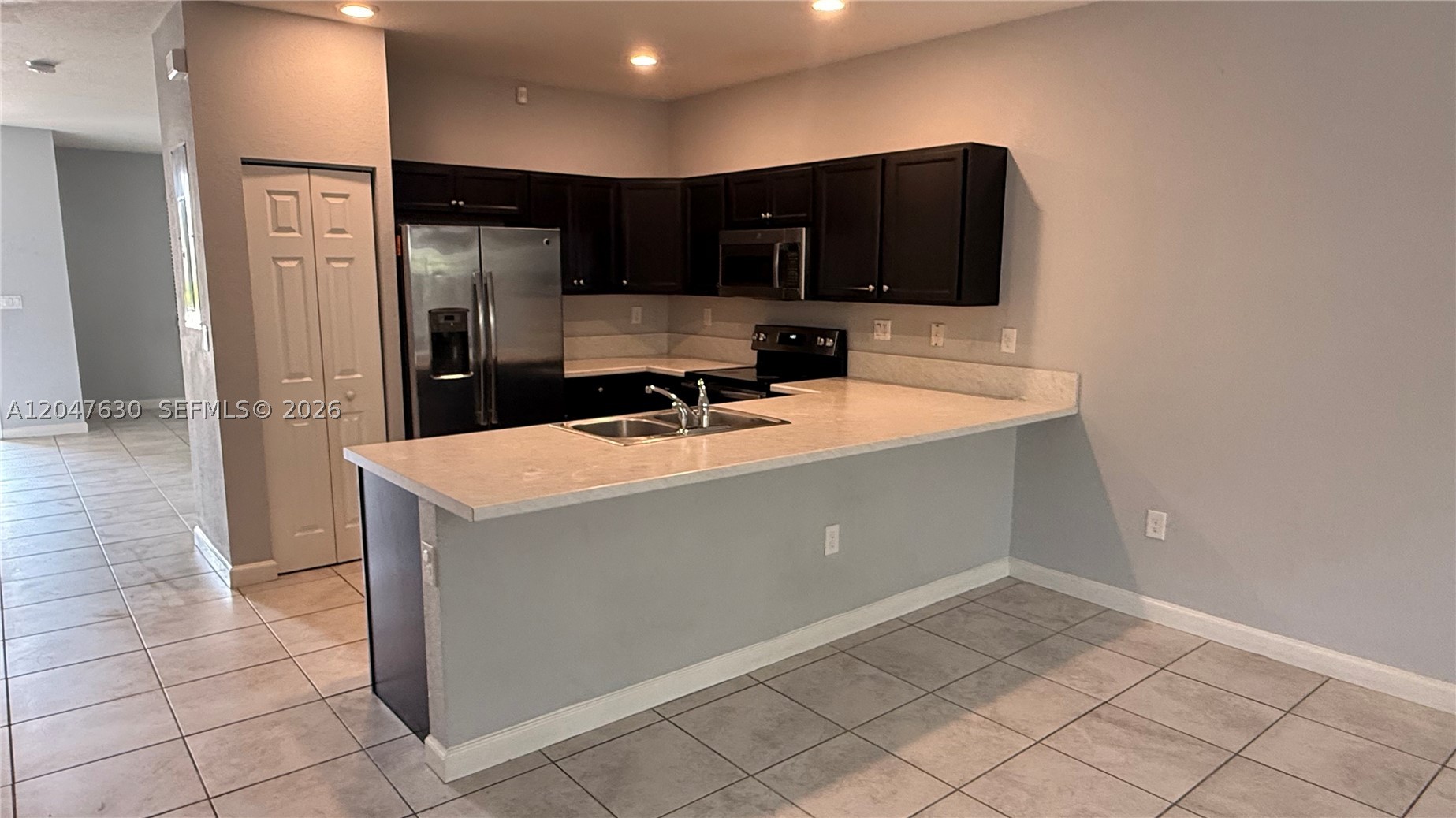 COCO PALM ESTATES - Residential Lease