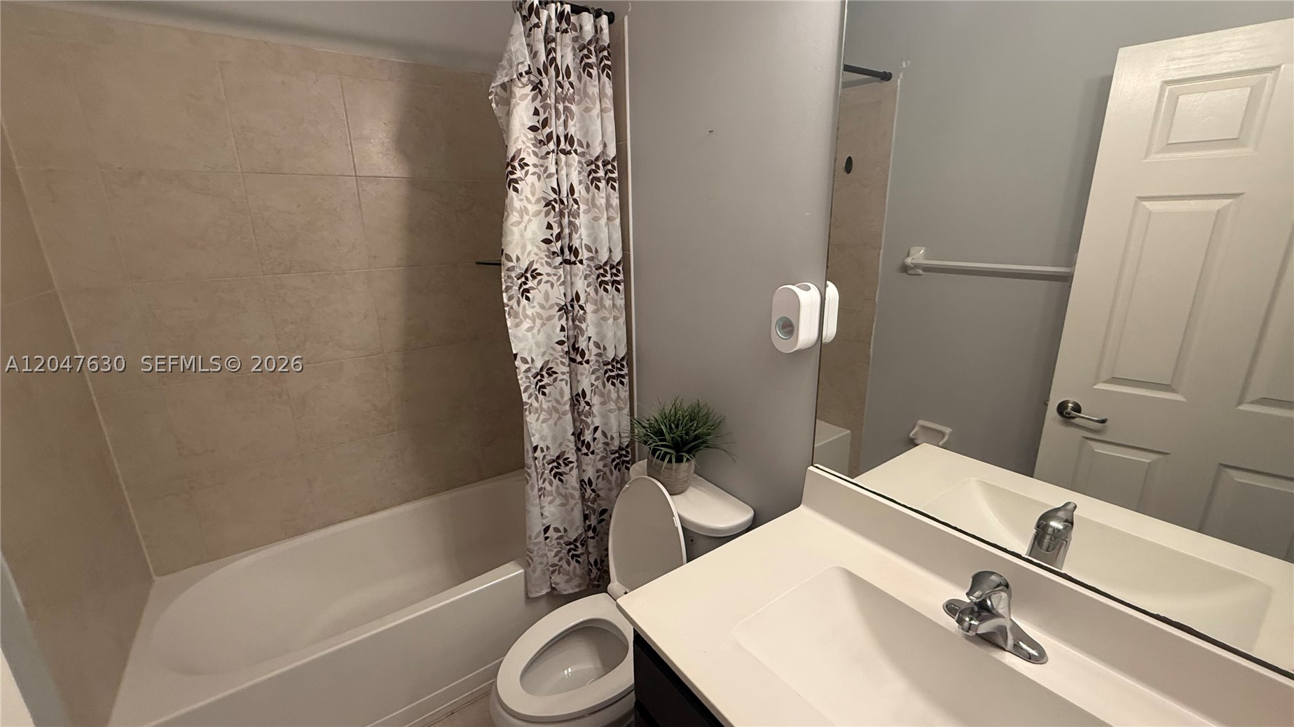 COCO PALM ESTATES - Residential Lease