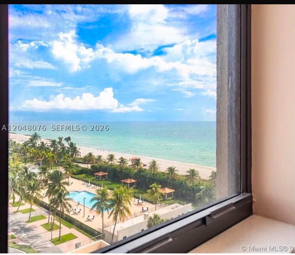 CLUB ATLANTIS CONDO - Residential