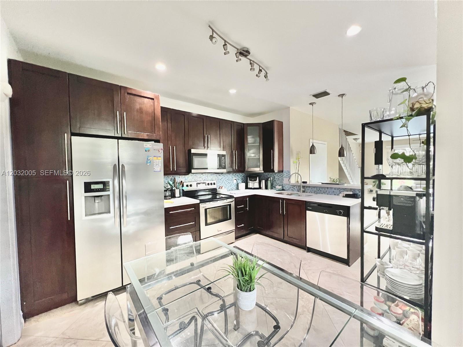 SECTORS 3 & 4 BOUNDARY PL - Residential Lease
