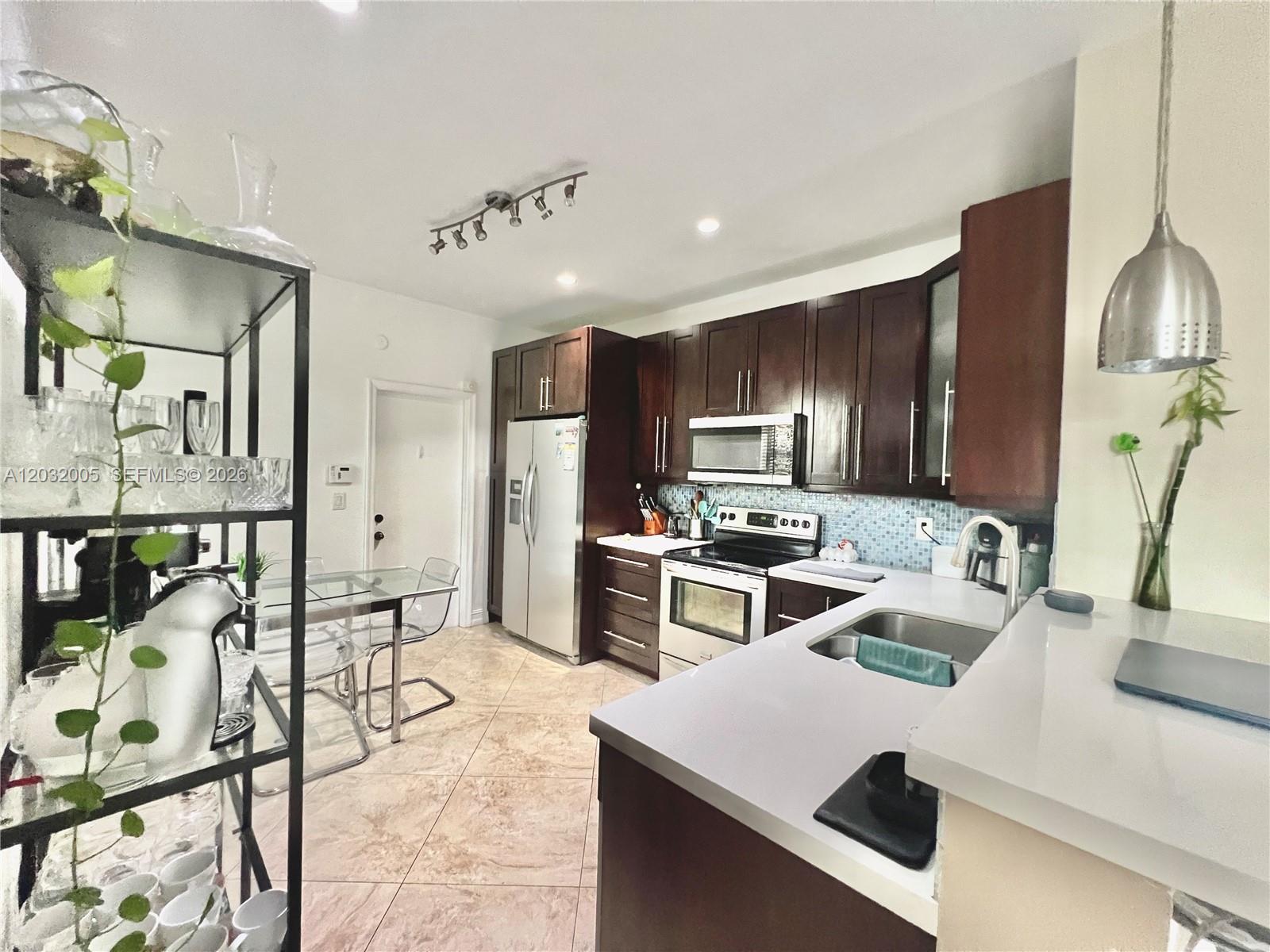 SECTORS 3 & 4 BOUNDARY PL - Residential Lease