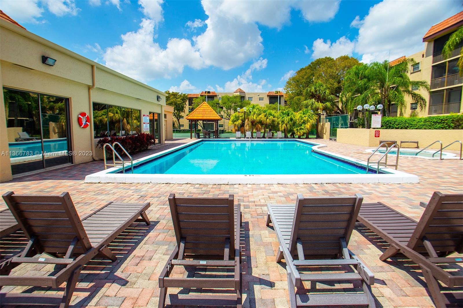 PLANTATION RACQUET CLUB - Residential