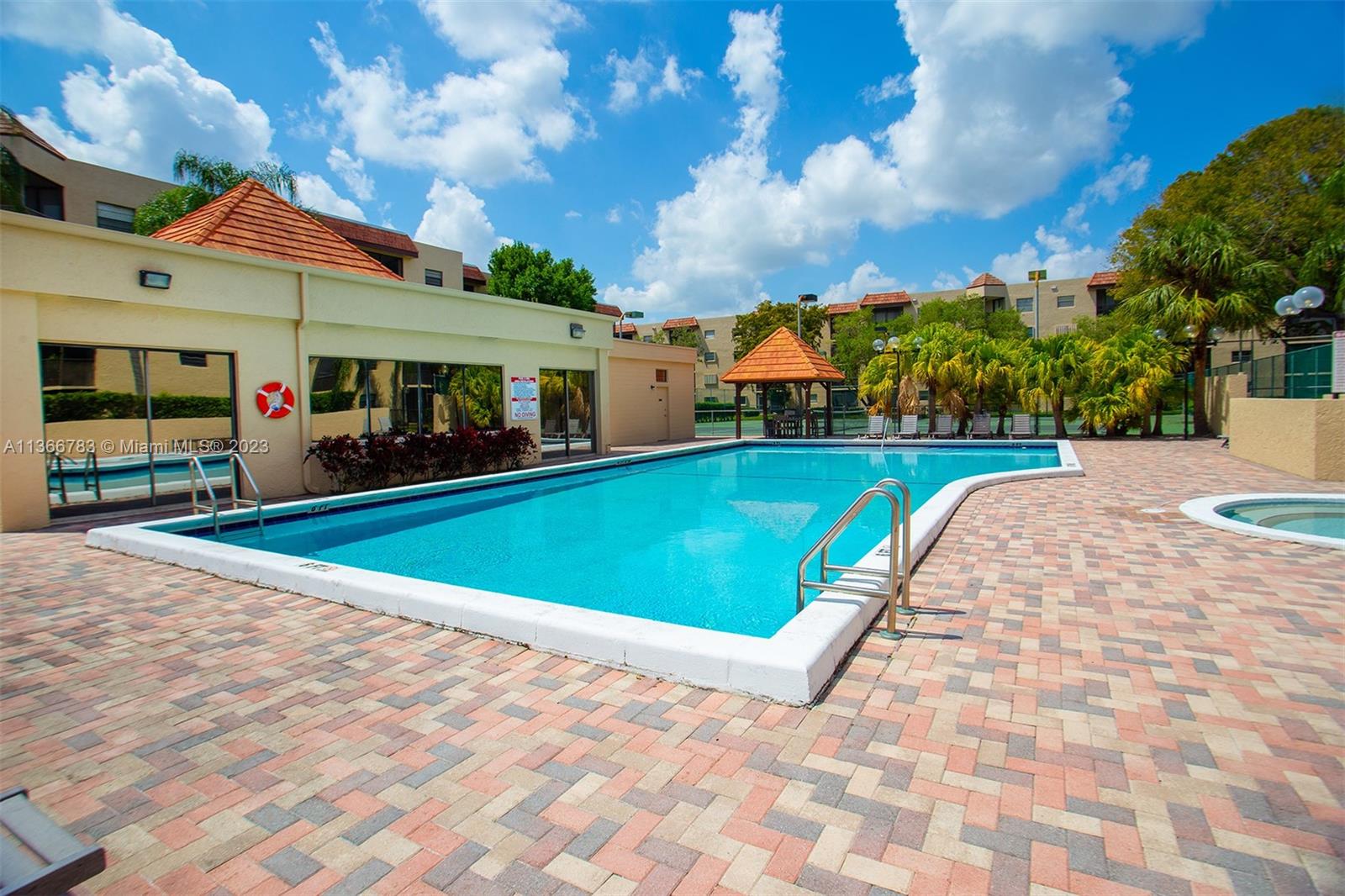 PLANTATION RACQUET CLUB - Residential