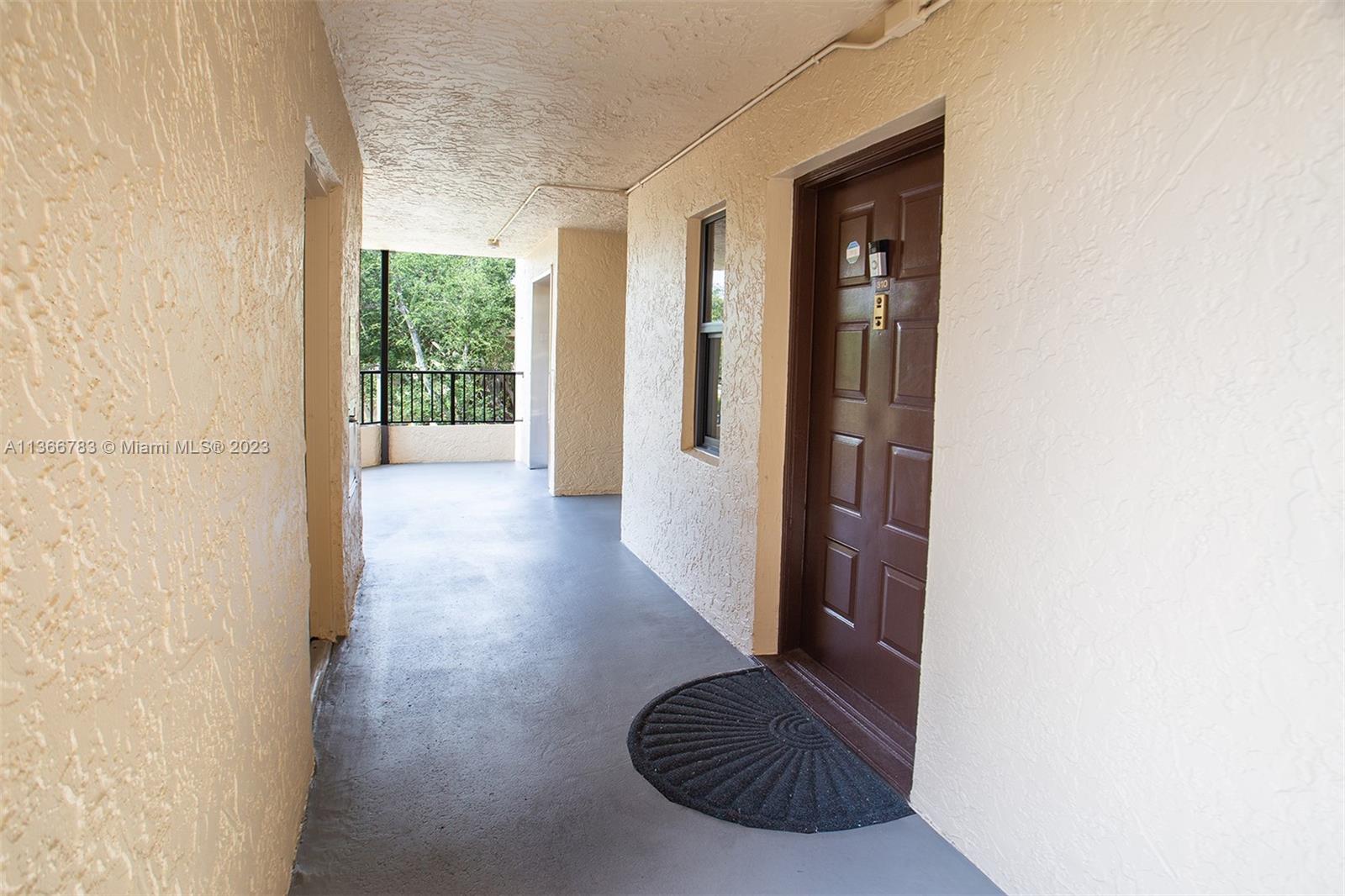 PLANTATION RACQUET CLUB - Residential