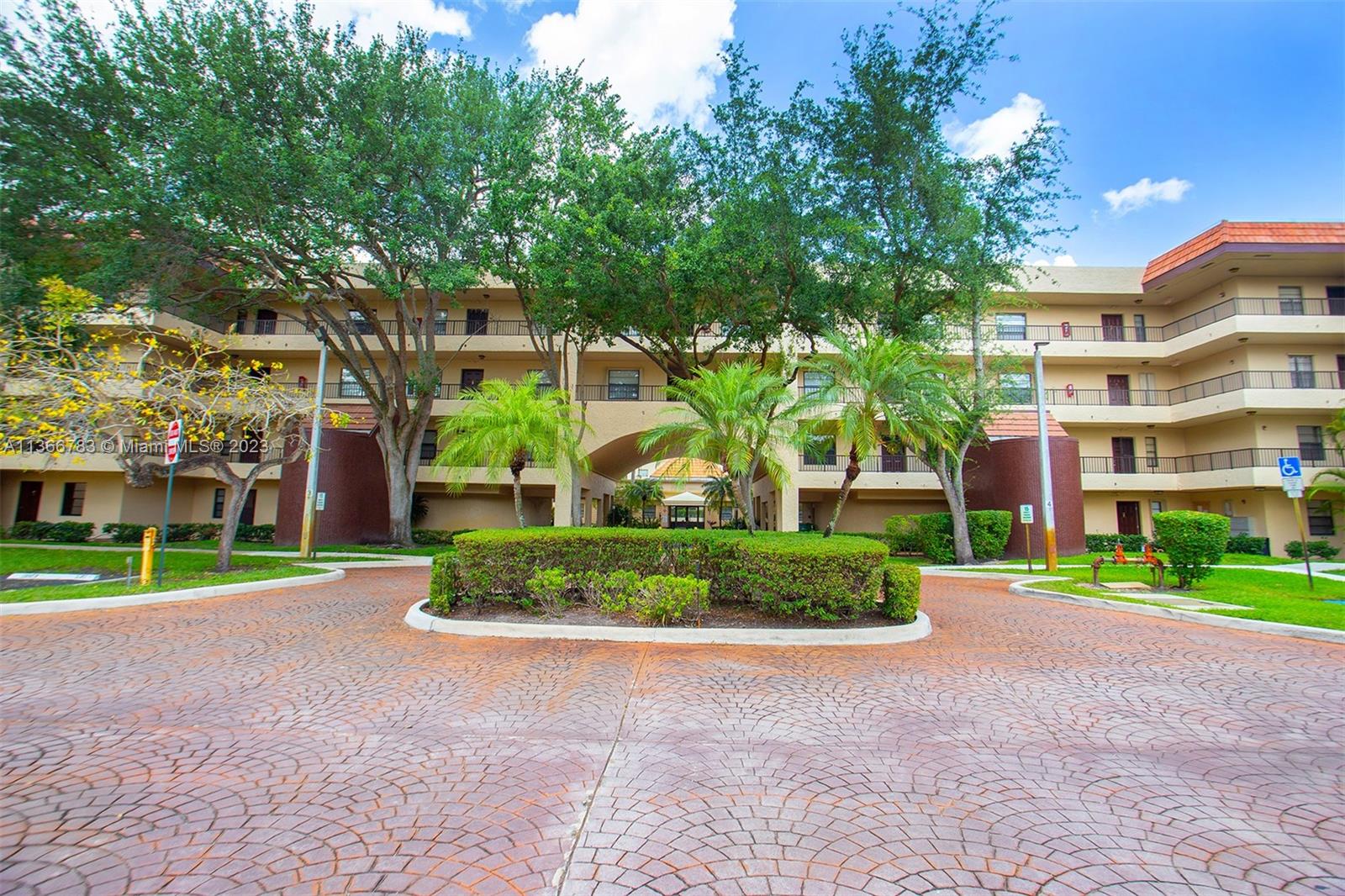 PLANTATION RACQUET CLUB - Residential
