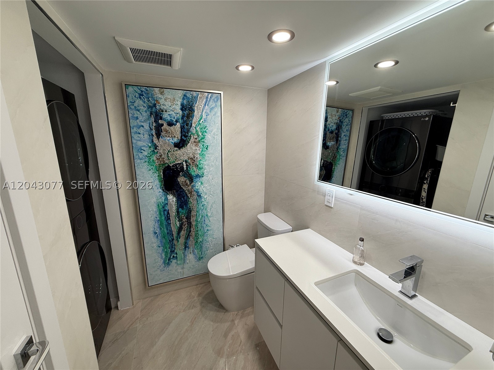 PLAZA TOWERS SOUTH CONDO - Residential