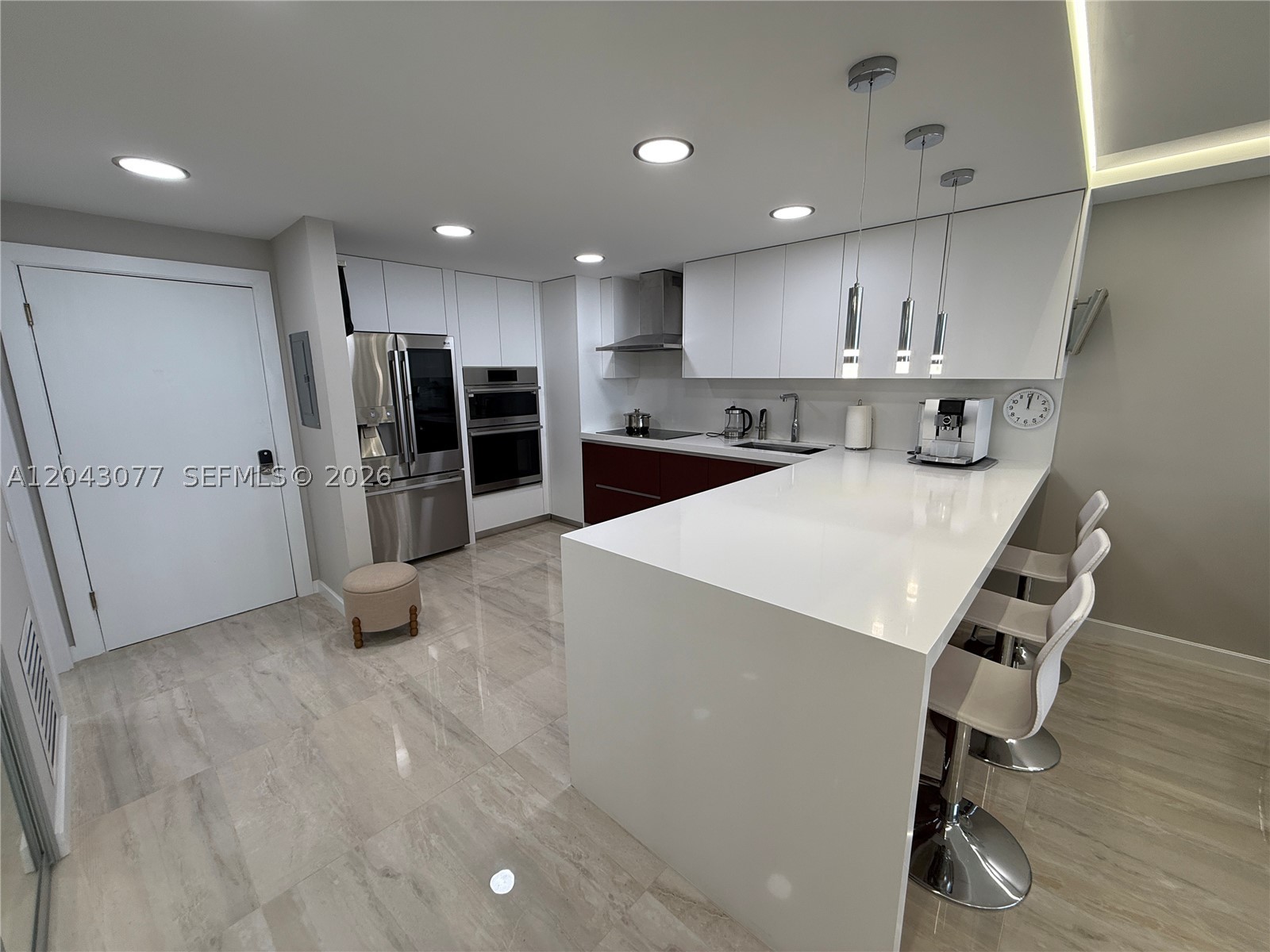 PLAZA TOWERS SOUTH CONDO - Residential
