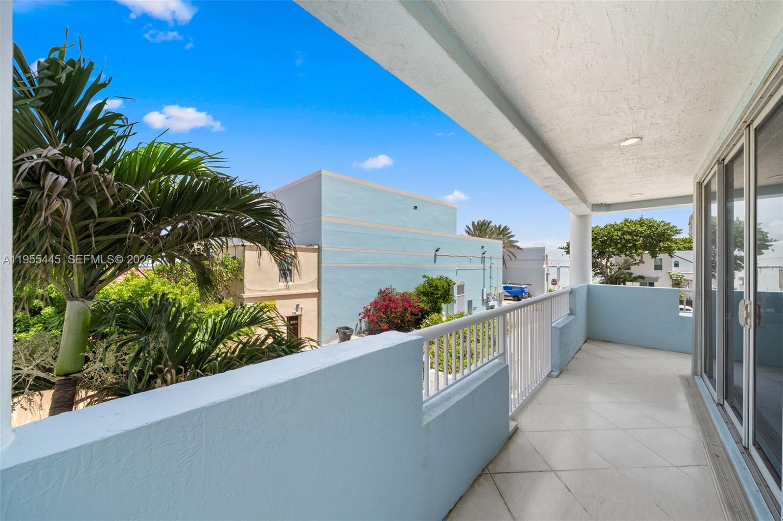 HOLLYWOOD BEACH - Residential