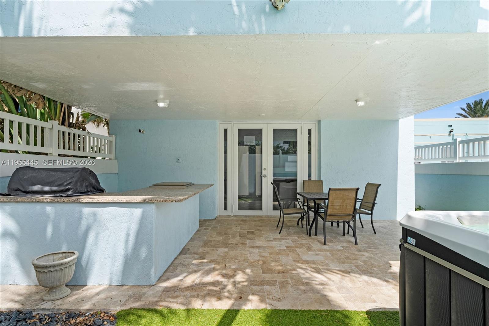 HOLLYWOOD BEACH - Residential