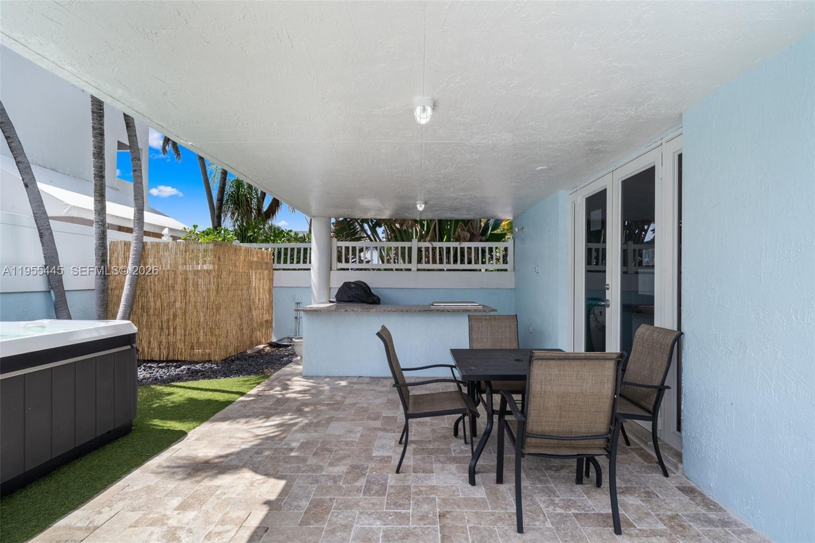 HOLLYWOOD BEACH - Residential
