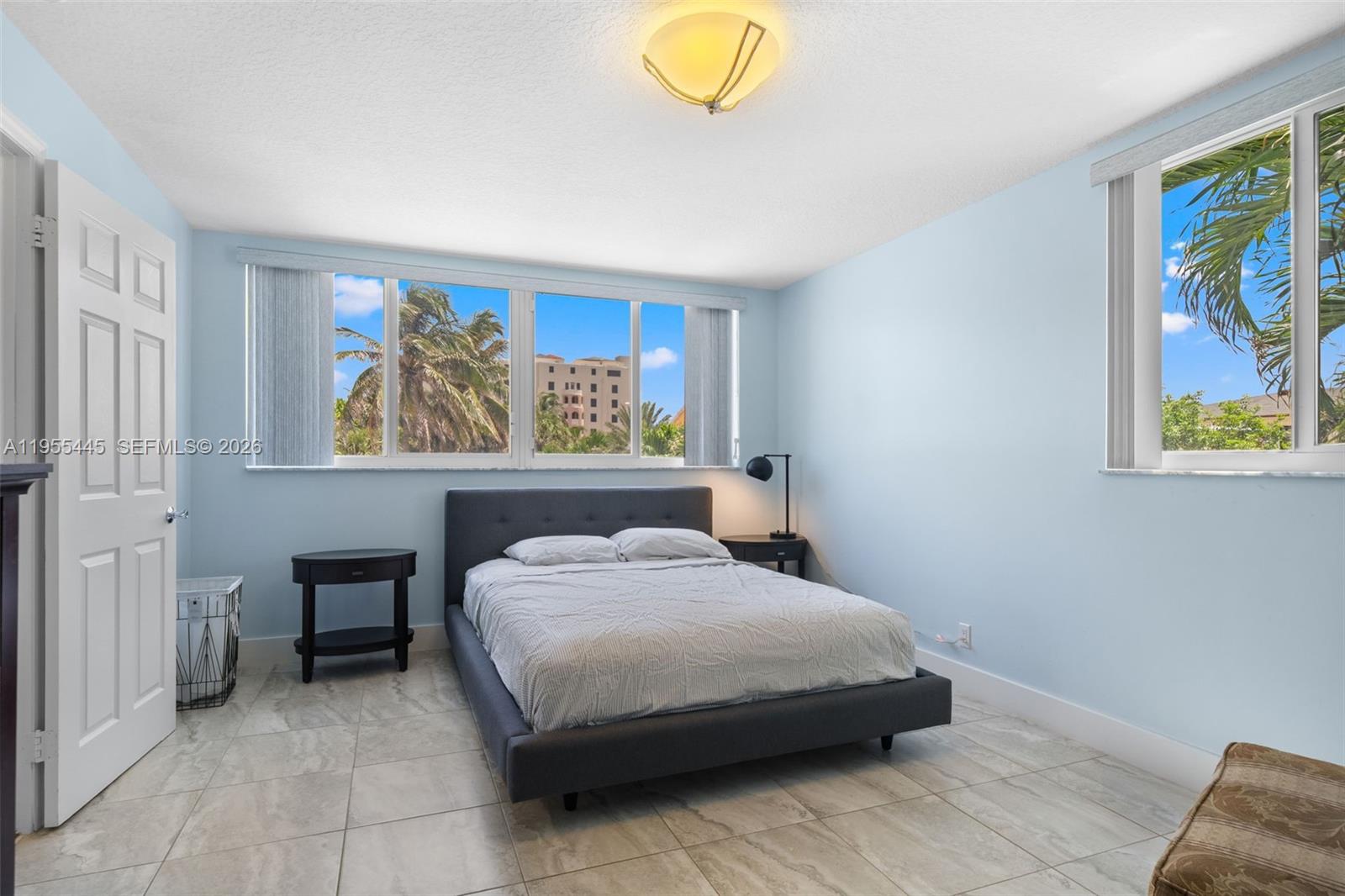 HOLLYWOOD BEACH - Residential