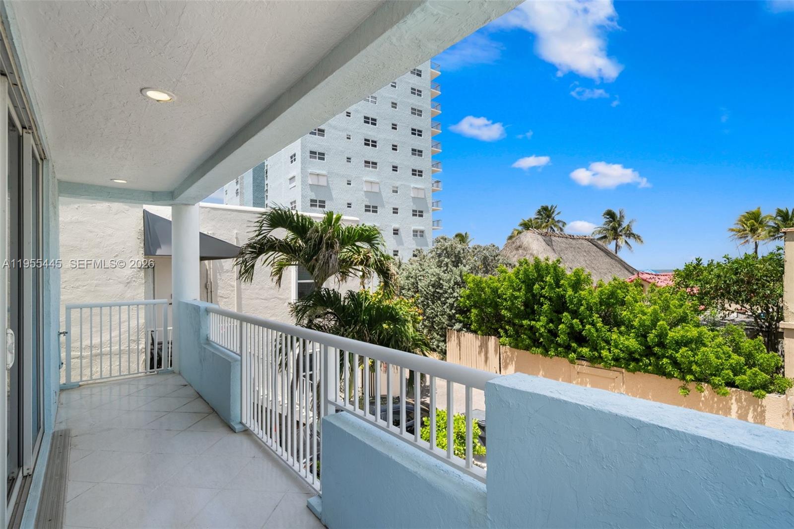 HOLLYWOOD BEACH - Residential