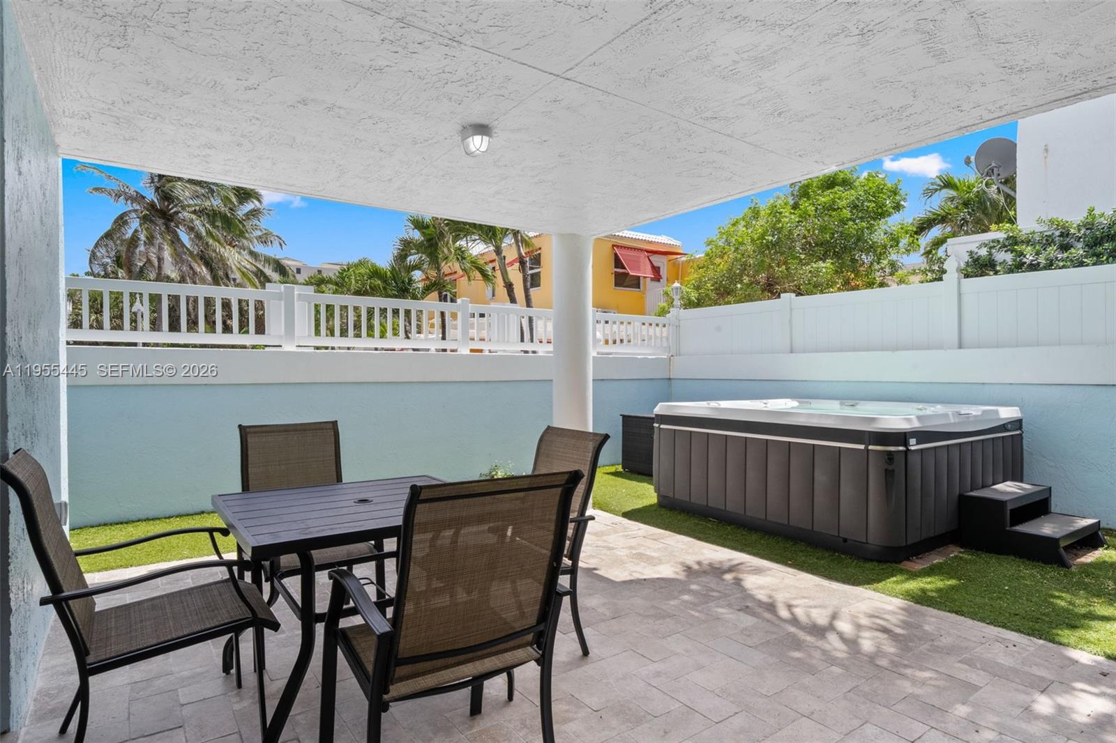 HOLLYWOOD BEACH - Residential