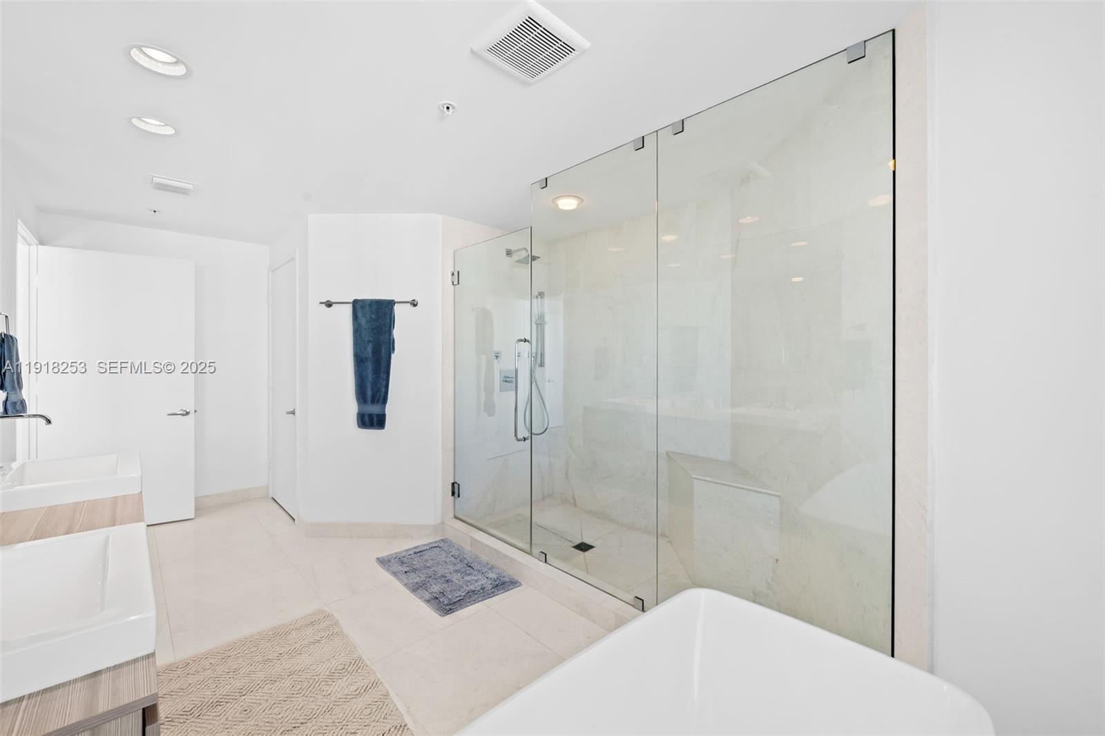 MARINA PALMS RESIDENCES S - Residential
